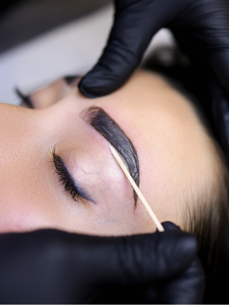 Wenkbrauwstyling - Studio Rosa Hoevelaken, Amersfoort