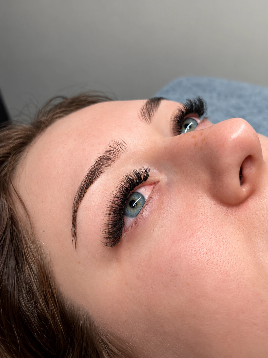 Close-up van een set wimperextensions bij Studio Rosa